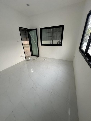ให้เช่าโกดัง พื้นที่ 200 ตรม. ซอยรามอินทรา 53 มีออฟฟิศ ใกล้ทางด่วนรามอินทรา