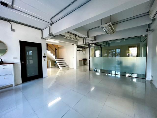 ให้เช่าบ้านเดี่ยว 2 ชั้น 550 ตรม. ลาดพร้าว 71 สังคมสังเคราะห์ 16 ใกล้เลียบด่วน ใกล้เซ็นทรัลอีสวิลล์ เหมาะทำออฟฟิศ และอยู