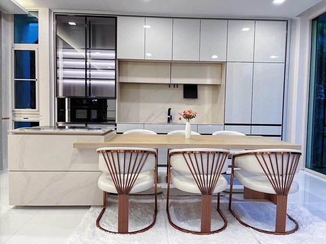 ให้เช่าบ้านเดี่ยว 3 ชั้น 4 ห้องนอน พร้อมลิฟท์ส่วนตัว ย่านเลียบด่วน โครงการ วีเว่ เอกมัย-รามอินทรา VIVE Ekkamai-Ramintra
