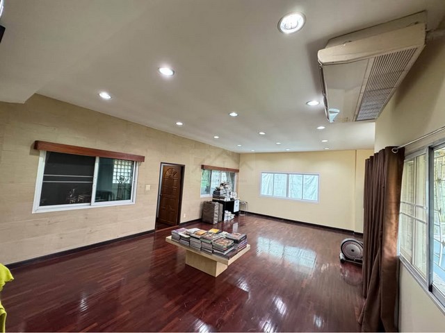 ให้เช่าบ้านเดี่ยวหลังใหญ่ 2 ชั้น 108 ตรว. 6 ห้องนอน หมู่บ้านเมืองทอง 2 ซอยพัฒนาการ 53 พร้อมเข้าอยู่