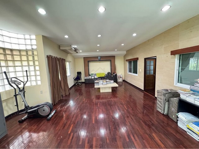 ให้เช่าบ้านเดี่ยวหลังใหญ่ 2 ชั้น 108 ตรว. 6 ห้องนอน หมู่บ้านเมืองทอง 2 ซอยพัฒนาการ 53 พร้อมเข้าอยู่