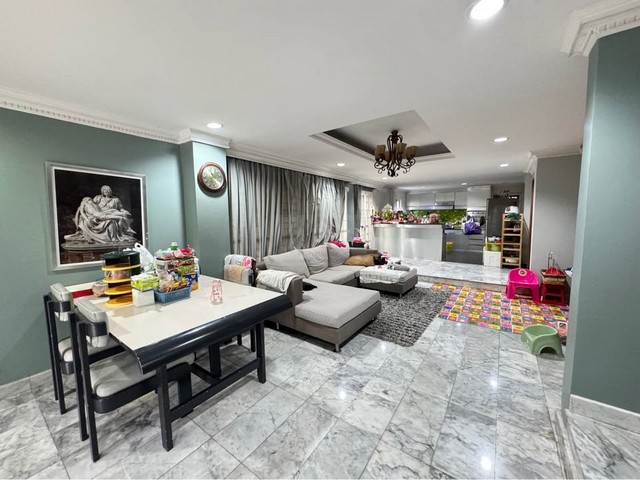 ให้เช่าบ้านเดี่ยวหลังใหญ่ 2 ชั้น 108 ตรว. 6 ห้องนอน หมู่บ้านเมืองทอง 2 ซอยพัฒนาการ 53 พร้อมเข้าอยู่
