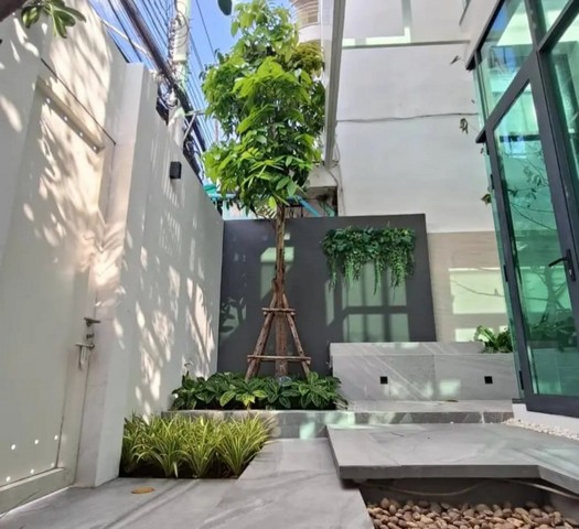 ให้เช่าโฮมออฟฟิศ 4 ชั้นหลังมมุม Scenery Phattanakarn – Thonglor ติดถนนใหญ่ ปากซอยพัฒนาการ26 พร้อมลิฟท์ ใกล้ทางด่วน ใกล้เ