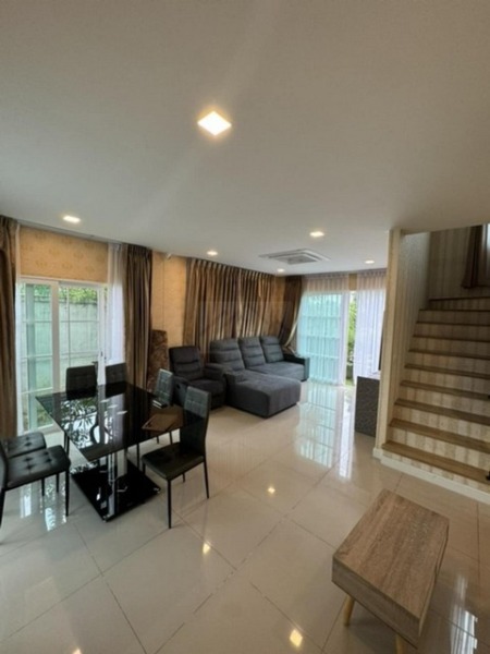 ให้เช่าบ้านหรูสไตล์อังกฤษ Prestige ฟิวเจอร์-รังสิต 4 ห้องนอน ใกล้จุดขึ้น-ลงทางด่วน และรถไฟฟ้า 2 สาย ใกล้ Future Park รัง