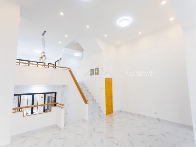 ขายทาวน์โฮม 3 ชั้น หมู่บ้าน Private Villa ซอยนวมินทร์ 135 สูงโปร่ง รีโนเวทใหม่ทั้งหลัง สวยพร้อมอยู่