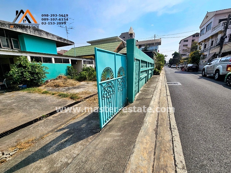 ที่ดิน 122 ตร.ว. แถมสิ่งปลูกสร้างบ้านเดี่ยว 2 ชั้น ซอยแจ้งวัฒนะ-ปากเกร็ด 12 หน้ากว้างประมาณ 18 M. x ลึก 28 M. เข้าซอยเพียง 80 เมตร ที่ดินเหมาะทำ Apartment