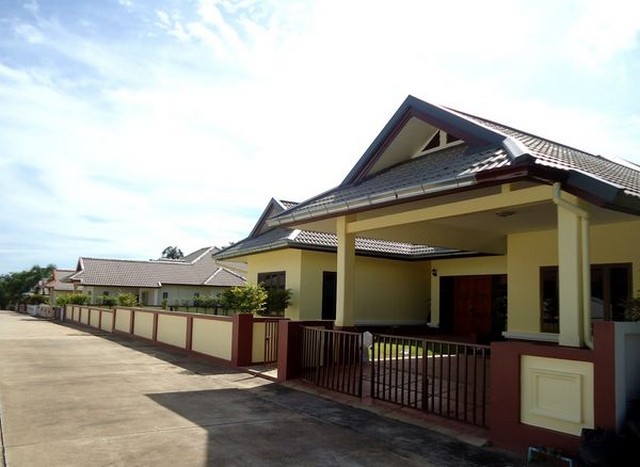 บ้าน ม.ยูโรเปี้ยนไทยเฮ้าส์ พัทยา พื้นที่เท่ากับ 15 Square Wah 1 Ngan 0 RAI 3 นอน 8600000 THAI BAHT ใกล้ ห่างทางหลวงหมายเ