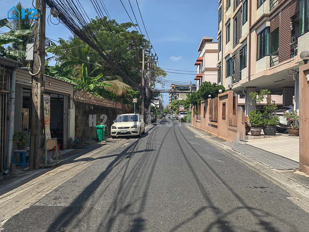 ขายที่ดิน พร้อมสิ่งปลูกสร้าง (ขนาด 100 ตร.ว.) ซอยลาดพร้าว48 (เข้าจากถนนลาดพร้าวเพียง 500 ม. ที่ดินสี่เหลี่ยมสวย)