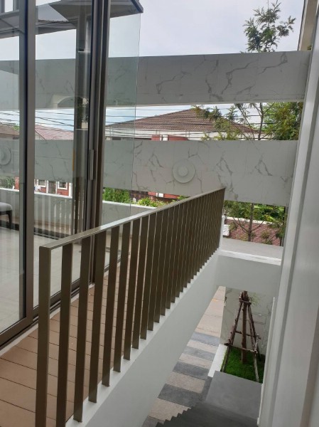ขายหรือให้เช่าโฮมออฟฟิศ 4 ชั้นย่านลาดพร้าว โครงการ LUXE 35 Luxury Townhome ถนนรัชดาลาดพร้าว ซอยลาดพร้าว35 แขวงจันทรเกษม เขตจตุจักร