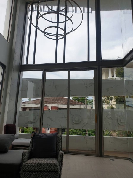 ขายหรือให้เช่าโฮมออฟฟิศ 4 ชั้นย่านลาดพร้าว โครงการ LUXE 35 Luxury Townhome ถนนรัชดาลาดพร้าว ซอยลาดพร้าว35 แขวงจันทรเกษม เขตจตุจักร