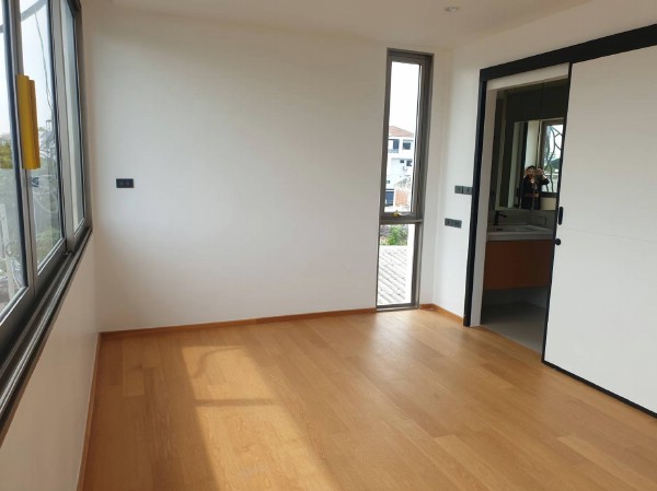 ขายหรือให้เช่าโฮมออฟฟิศ 4 ชั้นย่านลาดพร้าว โครงการ LUXE 35 Luxury Townhome ถนนรัชดาลาดพร้าว ซอยลาดพร้าว35 แขวงจันทรเกษม เขตจตุจักร