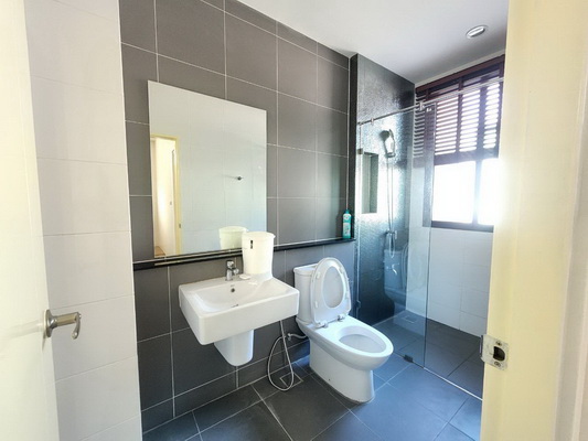 [ให้เช่า] FOR RENT BAAN KLANG MUANG RAMA 9 – KRUNGTHEPKREETHA / 3 bedrooms 3 bathrooms / 18 Sqw. 160 Sqm. **35,000** CLOSE TO BRIGHTON COLLEGE BANGKOK