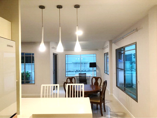 [ให้เช่า] FOR RENT MANTANA ONNUT – WONGWAEN 2 / 3 bedrooms 3 bathrooms / 65 Sqw. 200 Sqm. **50,000** PET FRIENDLY. CLOSE TO SUVARNABHUMI AIRPORT