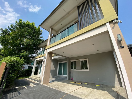 [ให้เช่า] FOR RENT THE PLANT PATTANAKARN 38 / 3 bedrooms 3 bathrooms / 75 Sqw. 220 Sqm. **55,000** JUST 20 MIN FROM THONGLOR
