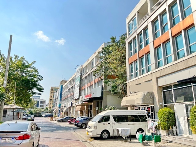BTS วงเวียนใหญ่ ติดถนน 3กรุงธนบุรี ให้เช่าอาคารพาณิชย์ 4.5 ชั้น Iconsiam 70 ตร.ม.37ตร.วา.รร.นานาชาติ ที เอส ไอ 1.2 กม.ทำ