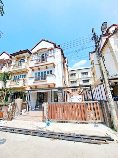 สวนกุหลาบ 700 ม.รีโนเวทใกล้เสร็จ ทาวน์เฮาส์ 3 ชั้น ย่านปากเกร็ด 3 นอน 2 น้ำ รร.บรรยากาศร่มรื่น เงียบสงบ ใกล้แหล่งชุมชน