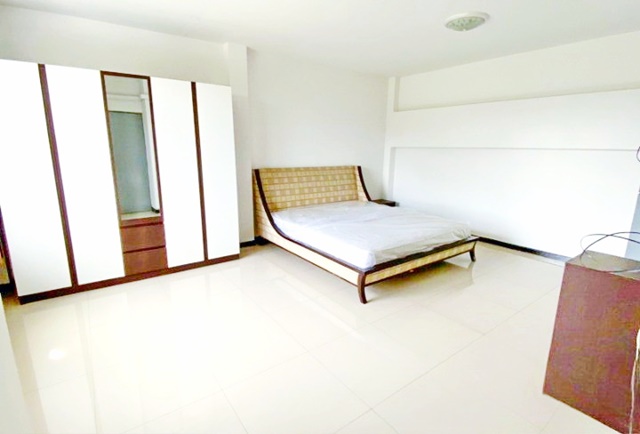 รักสัตว์ MRTลาซาล73-79 ศรีเอี่ยม ให้เช่าทาวน์เฮาส์ 3 ชั้น 25ตร.วา.300ตร.ม. 5 แอร์ Home Office 4นอน 5น้ำ ทำเลดี ย่านธุรกิ