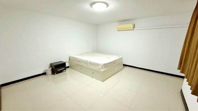 รักสัตว์ MRTลาซาล73-79 ศรีเอี่ยม ให้เช่าทาวน์เฮาส์ 3 ชั้น 25ตร.วา.300ตร.ม. 5 แอร์ Home Office 4นอน 5น้ำ ทำเลดี ย่านธุรกิ