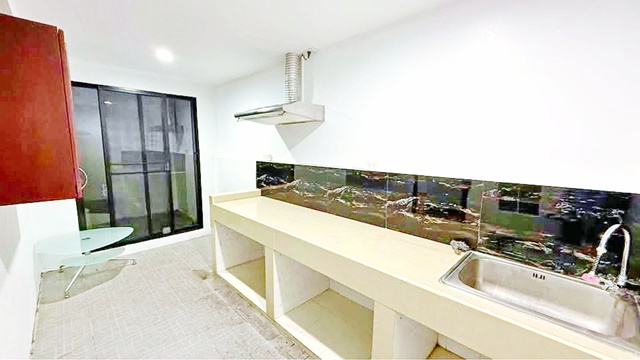 รักสัตว์ MRTลาซาล73-79 ศรีเอี่ยม ให้เช่า Home Office 4นอน ทาวน์เฮาส์ 3 ชั้น 26ตร.วา.315ตร.ม. 5 แอร์ 5น้ำ
