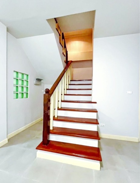 ทาว์นเฮาส์ 2.5 ชั้น 28 ตร.วา.MRTไทรม้า 700ม. วัดเพลง 4นอน ราชพฤกษ์ 4.6 กม. รพ.พระนั่งเกล้า 1.7 กม.