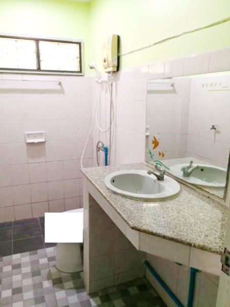 ให้เช่าทาวน์เฮาส์ ห้องมุมหลังใหญ่ 2 ชั้น 34 ตร.วา.272 ตร.ม MRT วัชรพล 2.7 กม.ตลาดถนอมมิตร 2 กม 3 นอน 2 น้ำ โฮมออฟฟิศ