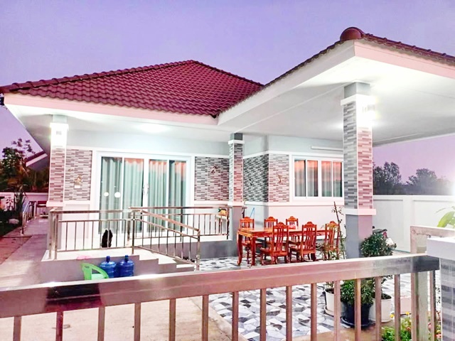 ปั้มปตท. สุรินทร์ ลำดวน 3.8 กม.สุรินทร์-สังขะ ตลาดไอคิว 3.8 กม. บ้านเดี่ยวใหญ่ สลักได ชั้นเดียว 68ตารางวาขายหรือให้เช่า