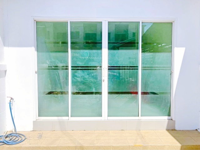 โรบินสัน ศรีราชา 500 ม.ให้เช่าทาวน์โฮม 2 ชั้น 20 ตร.วา. 160 ตร.ม. ม.เกษตรศาสตร์ ศรีราชา 4.6 กม.