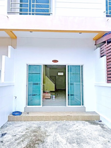 ม.เกษตรศาสตร์ โรบินสัน ศรีราชา 500 ม.ให้เช่าทาวน์โฮม 2 ชั้น 20 ตร.วา. 160 ตร.ม. ศรีราชา 4.6 กม.