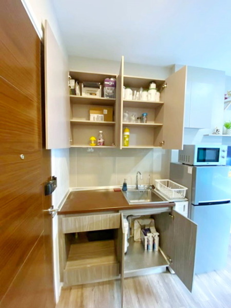 วิวสระว่ายน้ำ ไม่มีร้าว หนีจากคอนโดสูง พร้อมเฟอร์ครบครัน ให้เช่า Brown Condo รัชดา 32 ห้องสวย พร้อมอยู่ 24ตร.ม. ชั้น6