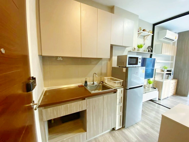 พร้อมเฟอร์ครบครัน ให้เช่า Brown Condo รัชดา32 วิวสระว่ายน้ำ ไม่มีร้าว หนีจากคอนโดสูง ห้องสวย 25ตร.ม. ชั้น6