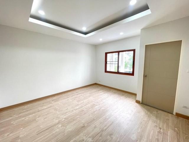 B19 ขายทาวน์เฮาส์ 2 ชั้น หมู่บ้านสิรารมย์ ลำลูกกา คลอง 4 รีโนเวทใหม่ ตกแต่งพร้อมอยู่ เดินทางสะดวก ใกล้มอเตอร์เวย์