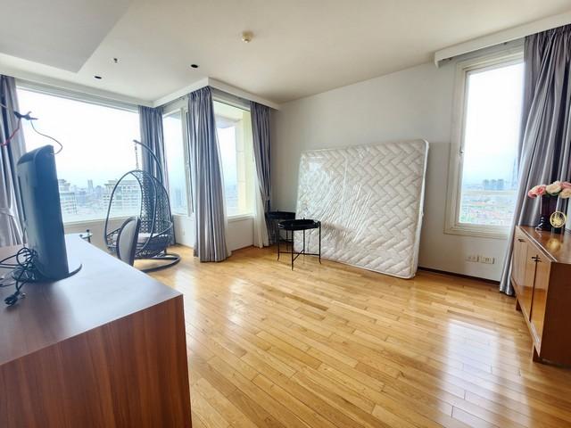 Condo for Rent at The Empire Place Sathorn near BTS Chong Nonsi