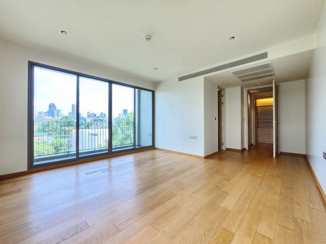 Unfurnished 2 Bedrooms Corner Condo for Rent with Sathorn / Yennakart. Supreme Legend