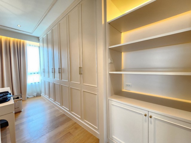 Unfurnished 2 Bedrooms Corner Condo for Rent with Sathorn / Yennakart. Supreme Legend
