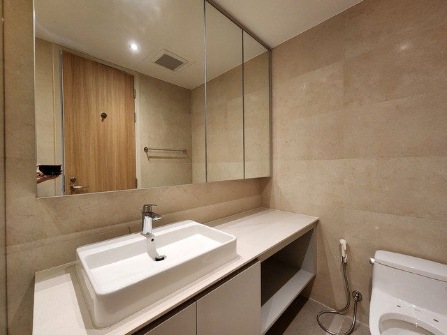 Unfurnished 2 Bedrooms Corner Condo for Rent with Sathorn / Yennakart. Supreme Legend