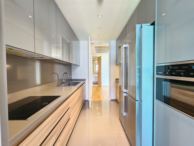 Unfurnished 2 Bedrooms Corner Condo for Rent with Sathorn / Yennakart. Supreme Legend