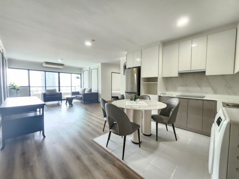 For rent condo 2 bedrooms in Sathorn with Swimming pool view