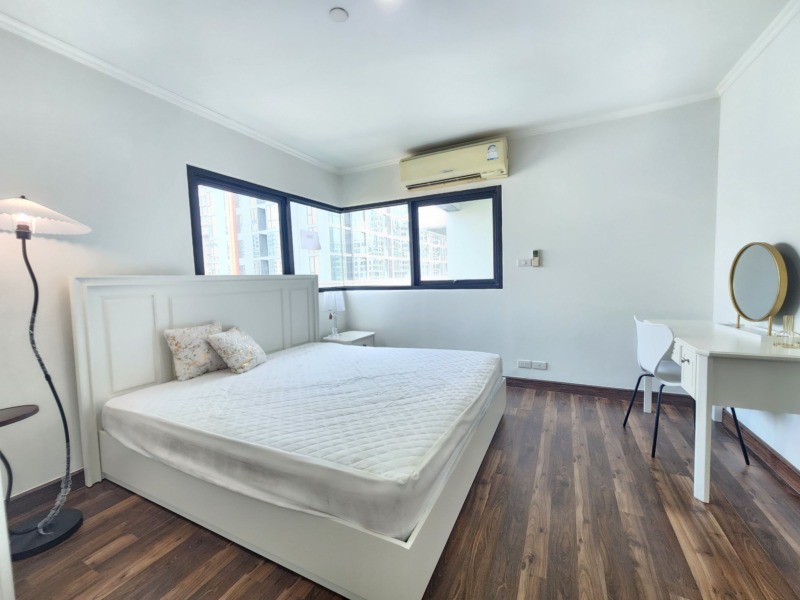 For rent condo 2 bedrooms in Sathorn with Swimming pool view