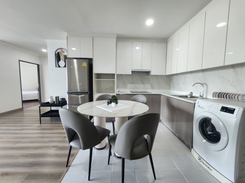 For rent condo 2 bedrooms in Sathorn with Swimming pool view