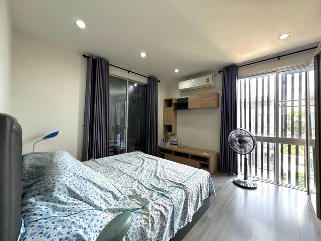 ขายทาวน์โฮม 3 ชั้น ห้องมุม 25.4 ตร.ว. ม.สัมมากร อเวนิว รามอินทรา-วงแหวน ใกล้รถไฟฟ้าสายสีชมพู ทำเลดี พร้อมเข้าอยู่