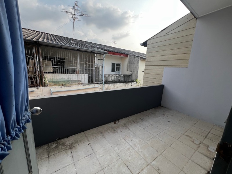 B35 ทาวโฮม 3 ชั้น หมู่บ้านเอกนคร ใกล้ห้าแยกวัชรพล ที่ตอบโจทย์ทั้งการอยู่อาศัยและการใช้ชีวิตที่สะดวกสบาย