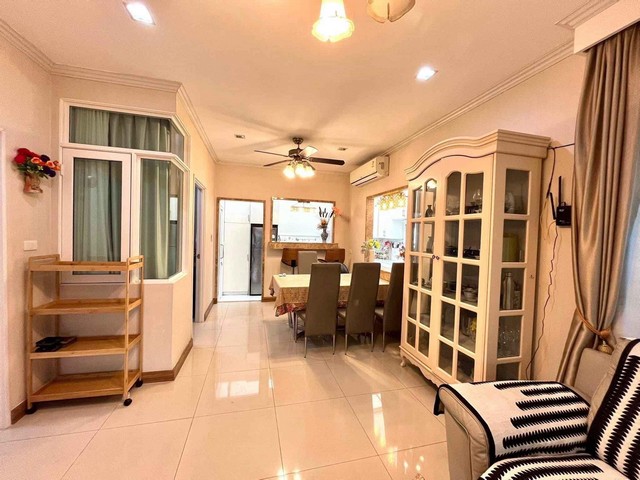 ทาวน์โฮม 2 ชั้น หมู่บ้าน โกเด้นทาวน์เขาตาโล หมู่บ้านทำเลดีมาก เดินทางสะดวก น้ำไม่ท่วม มีสระว่ายน้ำ