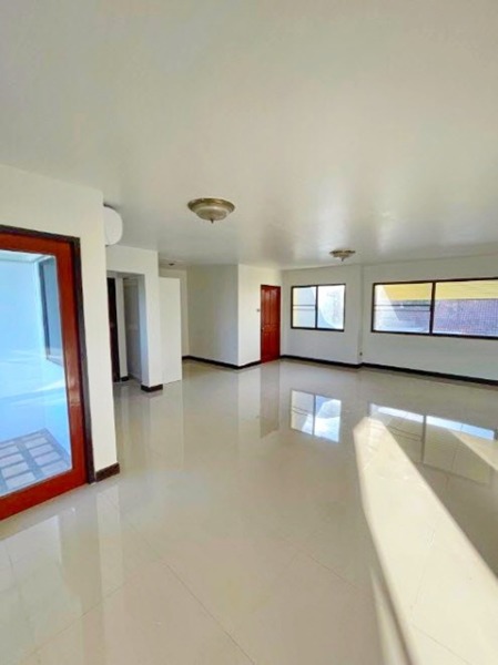 กิ่งแก้ว สุวรรณภูมิ3 บางนา-ตราด กม.14 MEGAบางนา4.3 กม ม.หัวเฉียว ให้เช่า Home Office คฤหาสน์ 5ชั้น นานาชาติเวอร์โซ Verso
