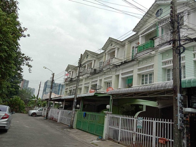 ขายทาวน์โฮม 3 ชั้น ม.ยิ่งรวยนิเวศน์ เลียบคลองประปา – ประชาชื่น
