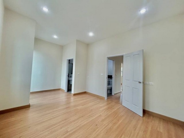 บ้านผ่อนตรงกับเจ้าของ โกลเด้นทาวน์ พัทยาใต้-สุขุมวิท เขาตาโล
