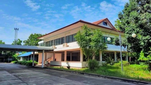 ขายที่ดินพร้อมสิ่งปลูกสร้างชลบุรี ผังสีเหลือง บนเนื้อที่ดิน 40-3-45 ไร่ พื้นที่ใช้สอยรวม 24,246 ตรม