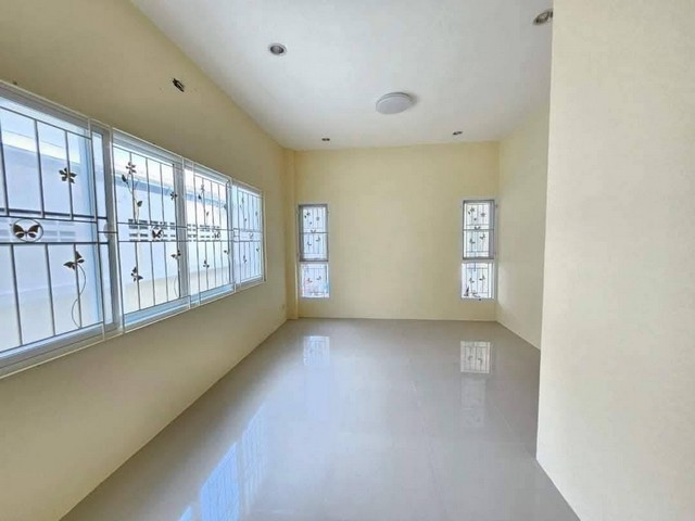 บ้านสวยพร้อมอยู่ลดทันที่200000บาท สิรัชชา พาร์ค 3 ห้องนอน 2 ห้องน้ำ