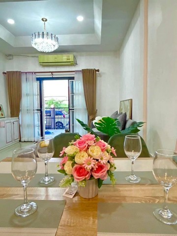 บ้านแฝดสไตล์บ้านเดี่ยว ใจกลางเมืองพัทยา เฟอร์นิเจอร์ใหม่ทั้งหลัง