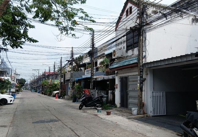 ขายทาวน์เฮ้าส์ หมู่บ้านปรีชา 8 ซอยรามคำแหง 24 เนื้อที่ 17 ตร.ว. ปรับปรุงใหม่ พร้อมอยู่