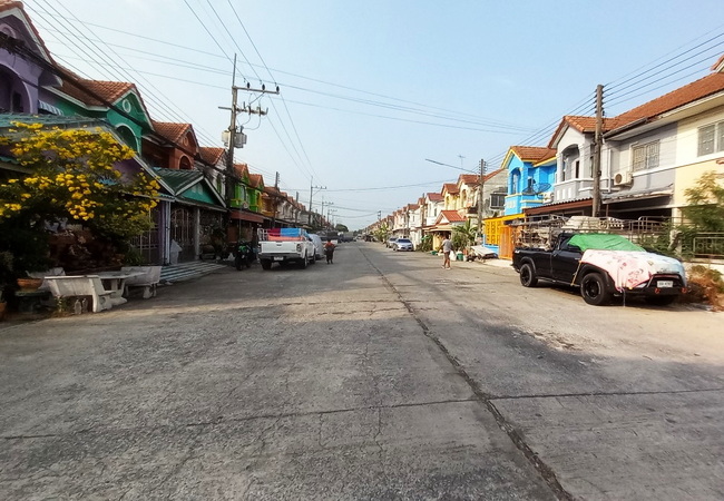 ขายทาวน์เฮ้าส์ หมู่บ้านแพรมาพร เพลส คลอง 11 เนื้อที่ 18 ตร.ว. ปรับปรุงแล้ว พร้อมอยู่